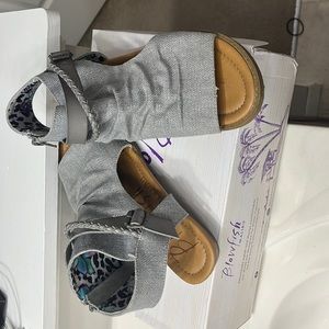 Blowfish zip side sandals size 8